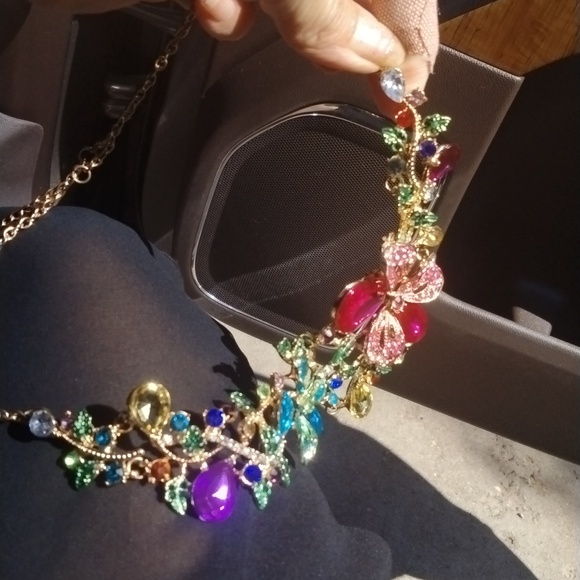 BETSEY JOHNSON SHIMMERING MULTI COLOR FLORAL GARDEN BIB NECKLACE,Luxury - Picture 16 of 16